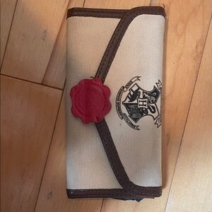 Hogwarts HARRY POTTER Themed Wallet with Red Seal
